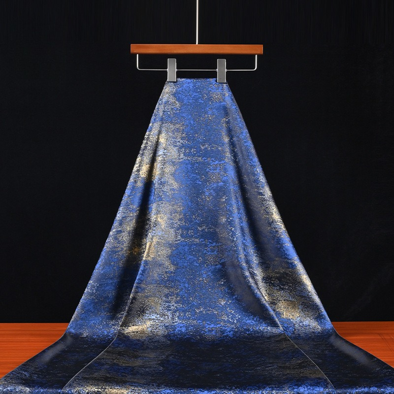 Home Textiles & Decorations - ผ้าลายสีน้ำเงินแบบเรโทร ไล่สีทอง มีพื้นผิว ผ้าทอละเอียด ปักลายฟอยล์ทอง สำหรับชุดกี่เพ้าและฮั่นฝูสไตล์จีน